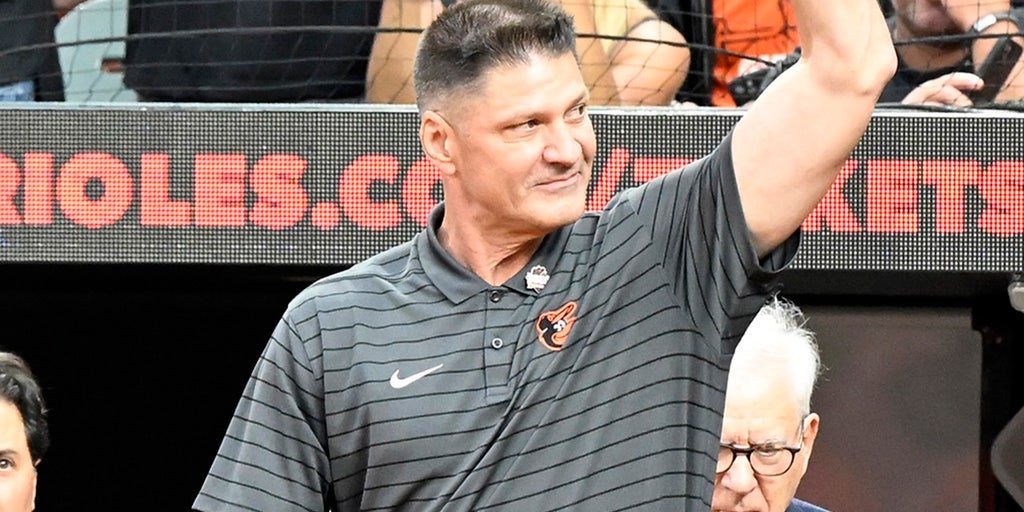 espn-mlb-analyst-says-there’s-‘zero-chance’-he’s-watching-network’s-nhl-coverage-during-playoff-baseball