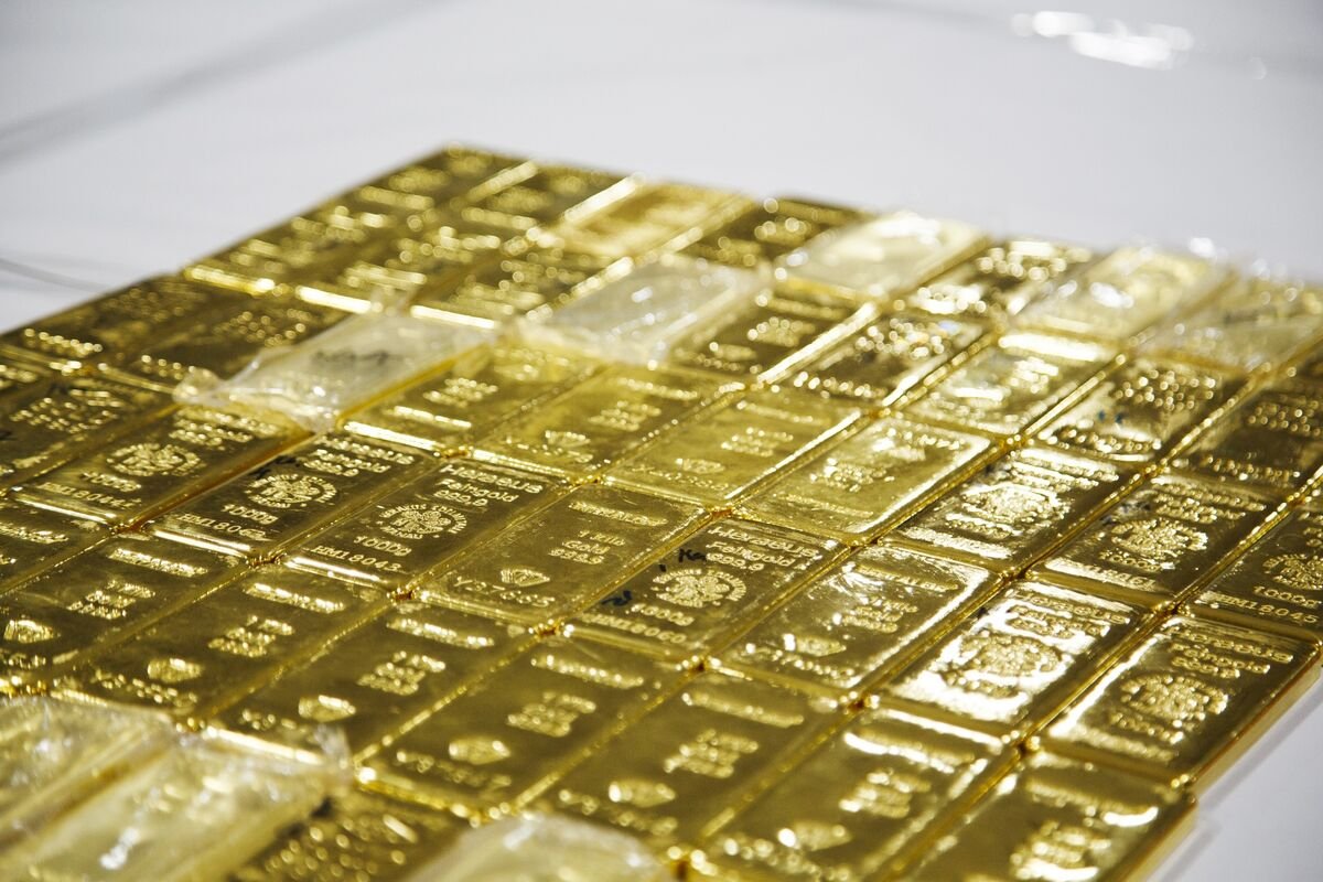 gold-stocks-are-hotter-than-some-ai-plays-this-year