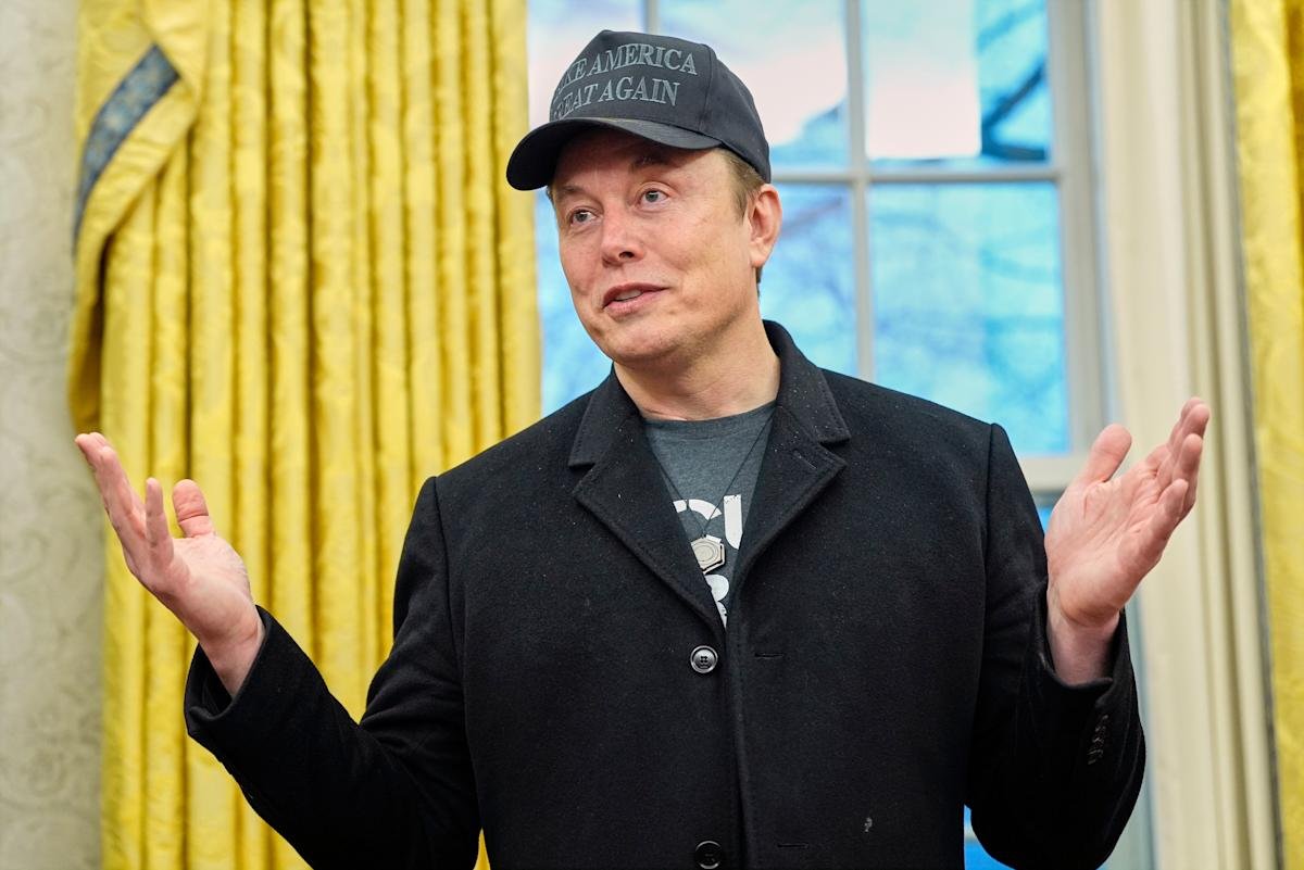 netflix-stock-on-track-to-end-week-down-5%-as-elon-musk-calls-for-users-to-cancel-subscriptions