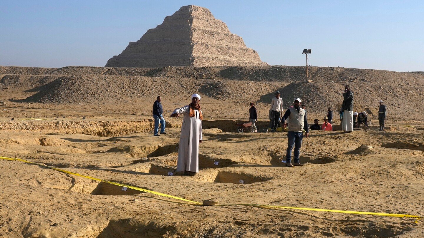 ancient-pharaonic-painting-vanishes-from-saqqara-necropolis,-egypt-says