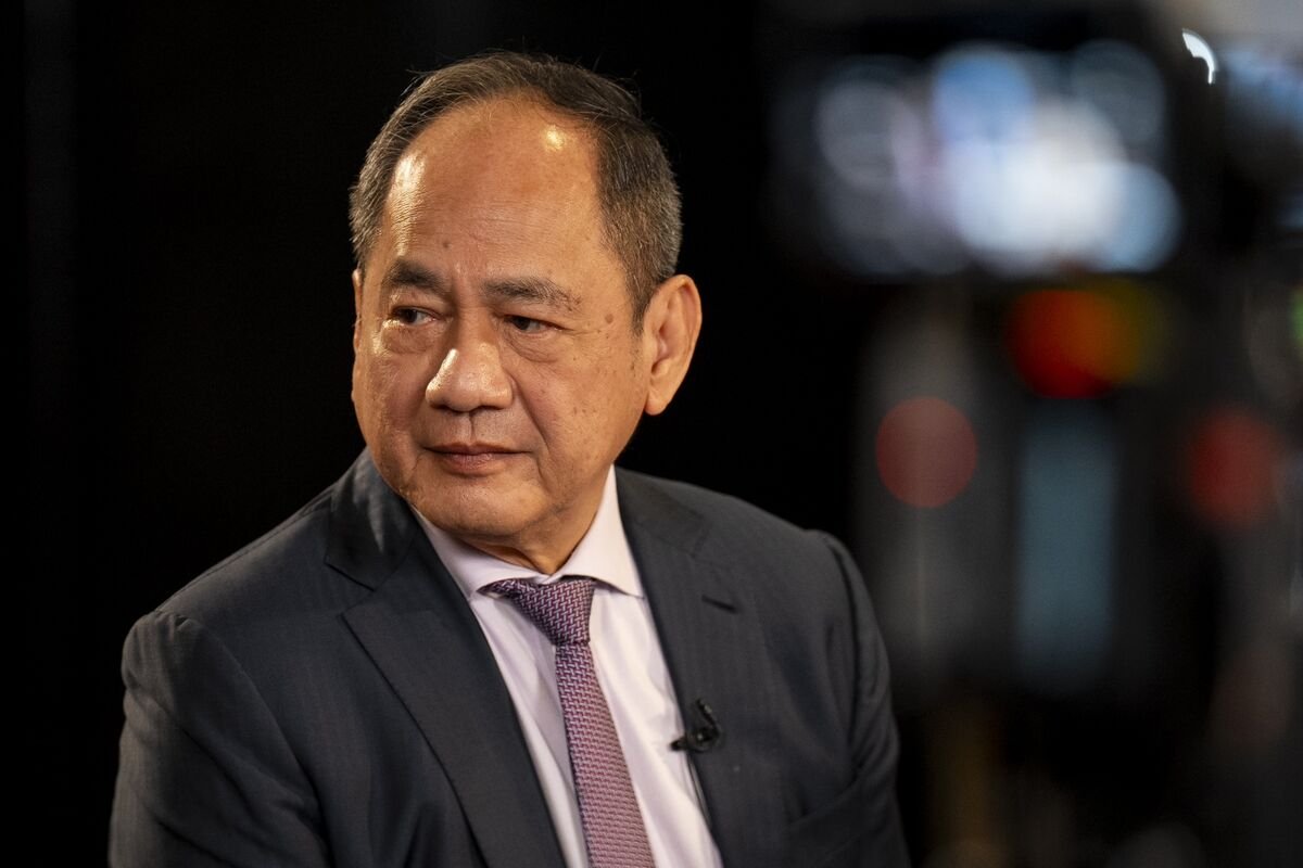 philippine-bourse-ceo-says-graft-scandal-may-drag-stocks-further