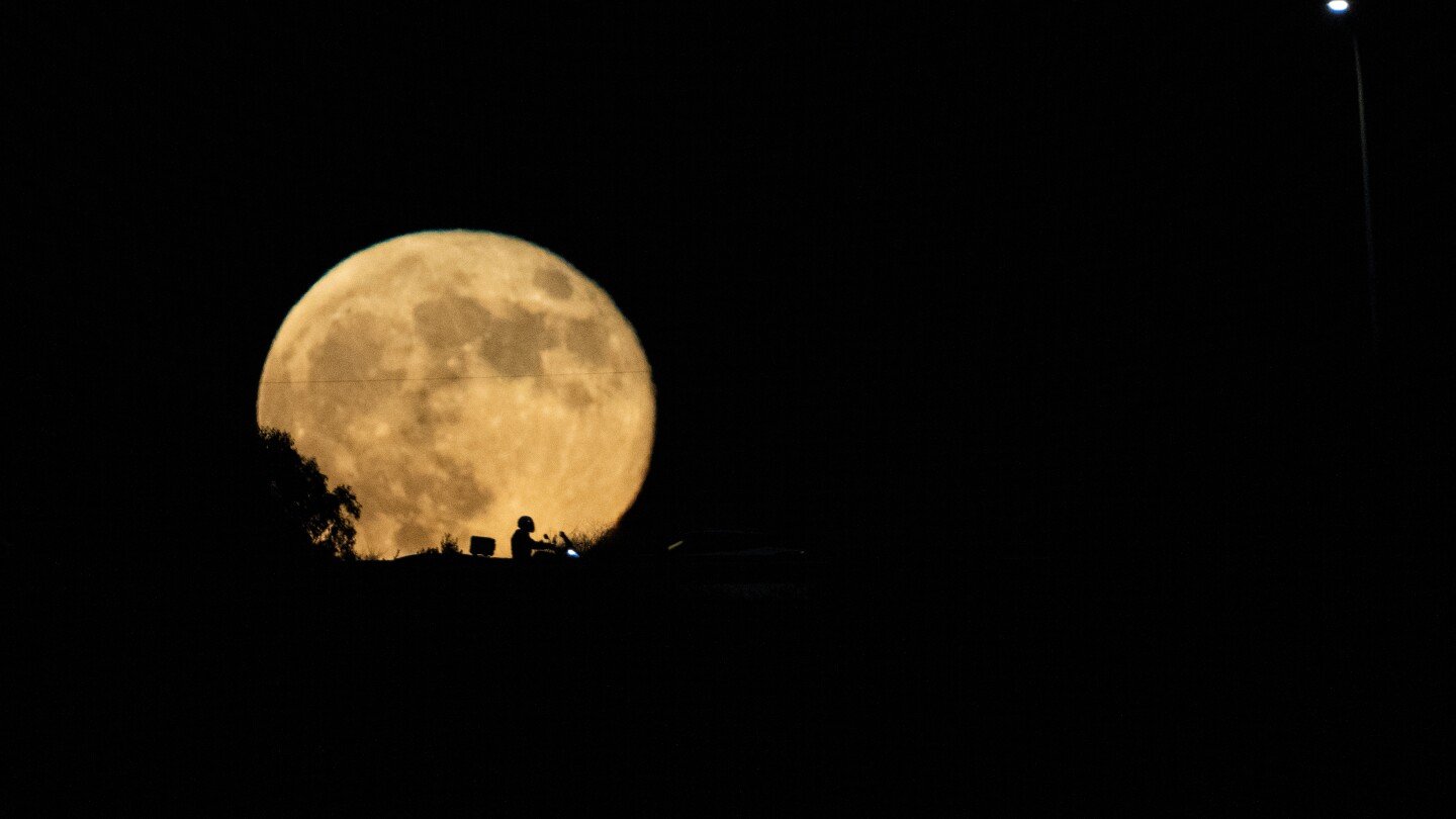 la-primera-superluna-del-ano-se-acerca:-lo-que-hay-que-saber