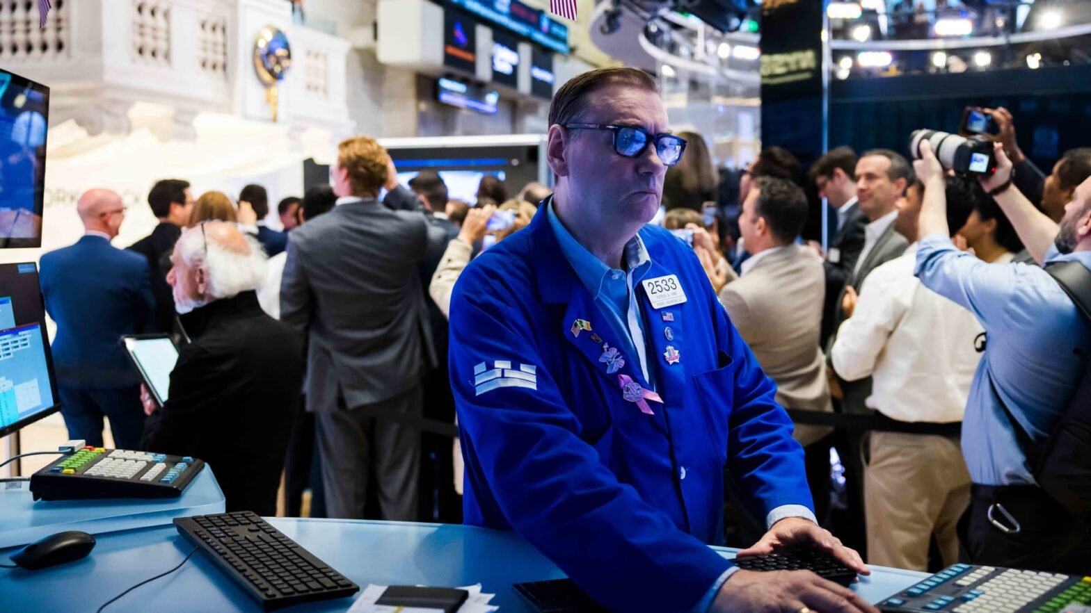 stock-futures-are-little-changed-after-s&p-500,-nasdaq-log-new-highs:-live-updates