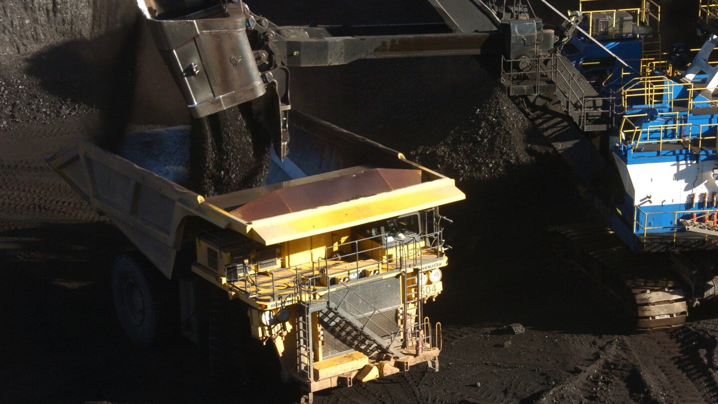 company-bids-less-than-a-penny-per-ton-in-biggest-us-coal-sale-in-over-a-decade