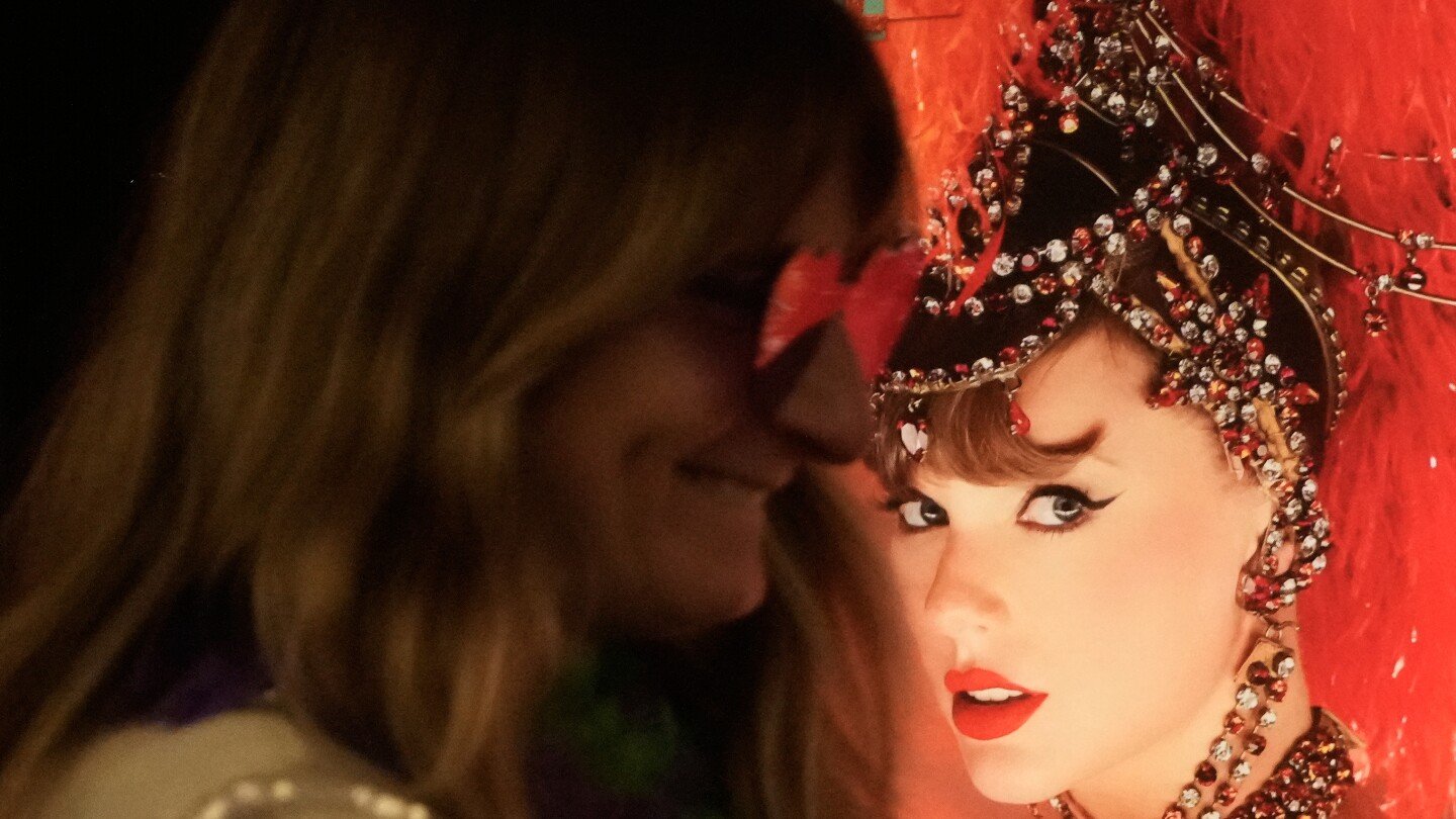 taylor-swift’s-‘the-life-of-a-showgirl’-breaks-record,-sells-27-million-copies-in-us.-on-first-day