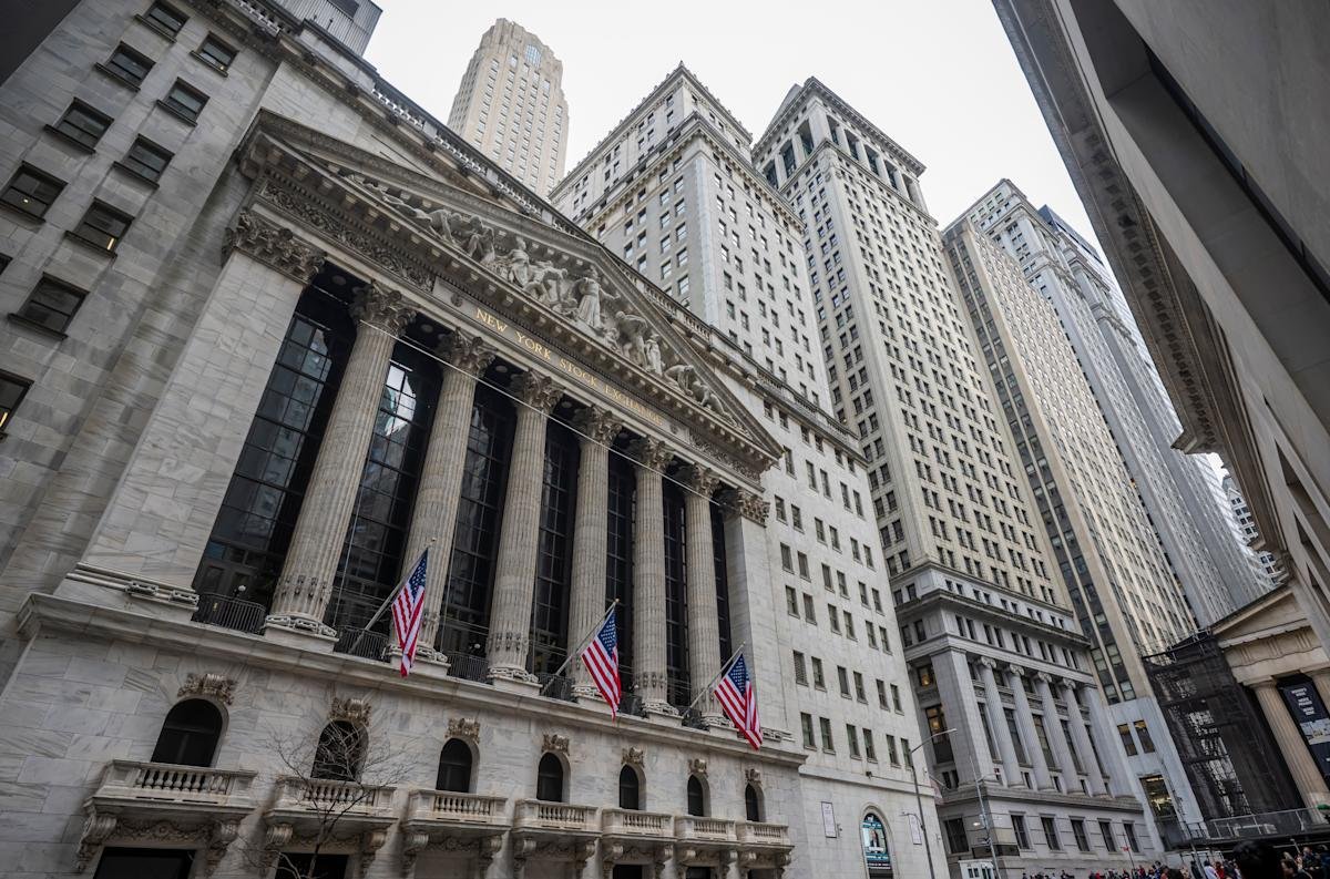 stock-market-today:-dow,-s&p-500,-nasdaq-slip-after-records-as-gold-tops-$4,000