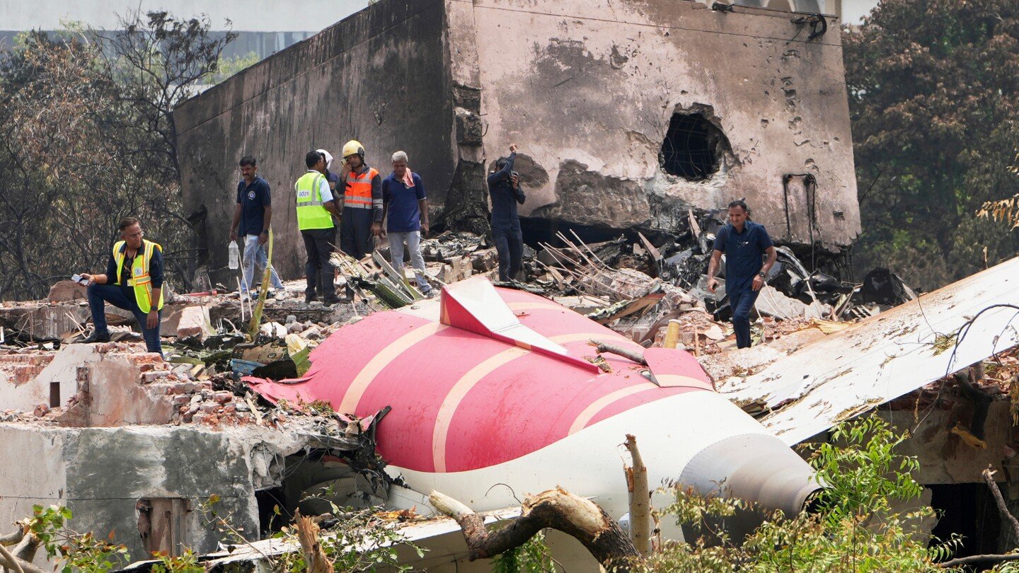 air-india’s-midair-emergency-sparks-new-alarm-over-the-safety-of-the-boeing-dreamliner