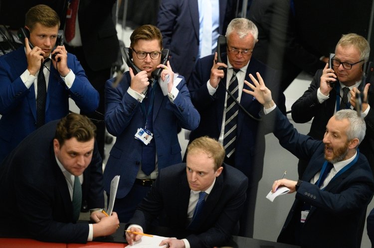 s&p,-nasdaq,-dow-futures-tick-up-as-gold-tops-$4,000,-fomc-minutes-eyed