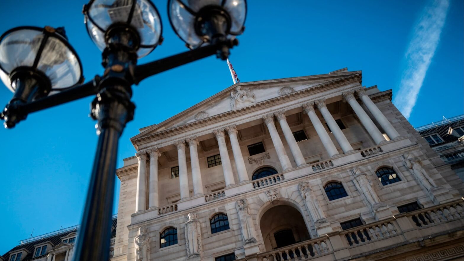 bank-of-england-flags-risk-of-‘sudden-correction’-in-tech-stocks-inflated-by-ai