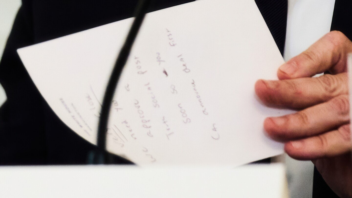 trump-receives-urgent-note-from-rubio-on-mideast-peace-deal-during-antifa-roundtable