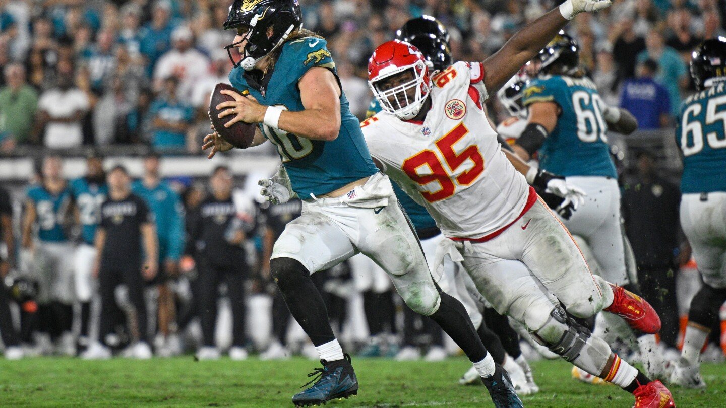 chiefs’-chris-jones-deactivates-social-media-after-costly-mistake-in-loss-to-jaguars
