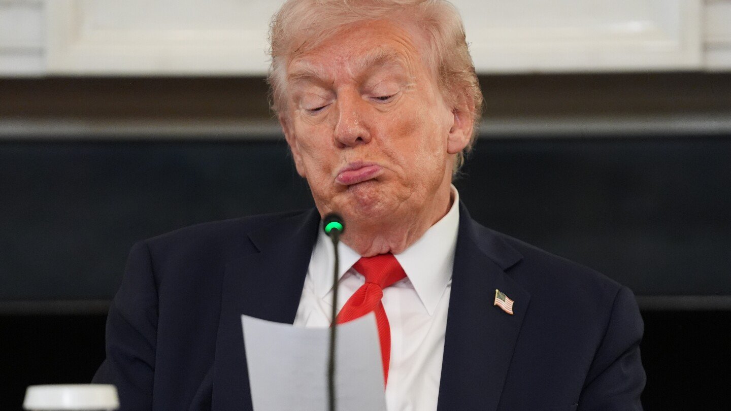 trump-recibe-nota-urgente-de-rubio-sobre-acuerdo-de-paz-en-oriente-medio-durante-evento-sobre-antifa