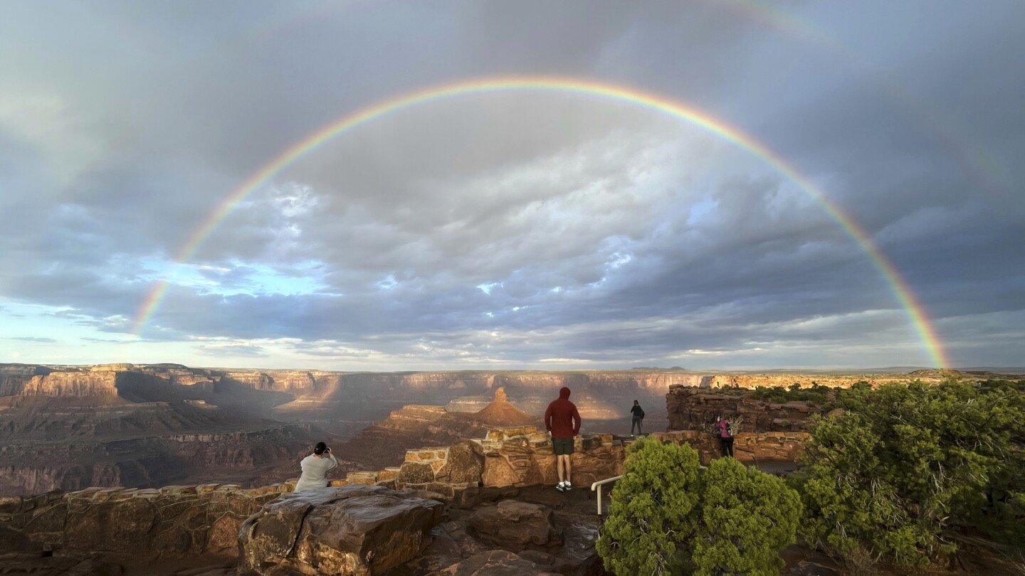 what-to-know:-tropical-storm-priscilla-to-drench-southwest-us,-raising-deadly-flash-flood-risk