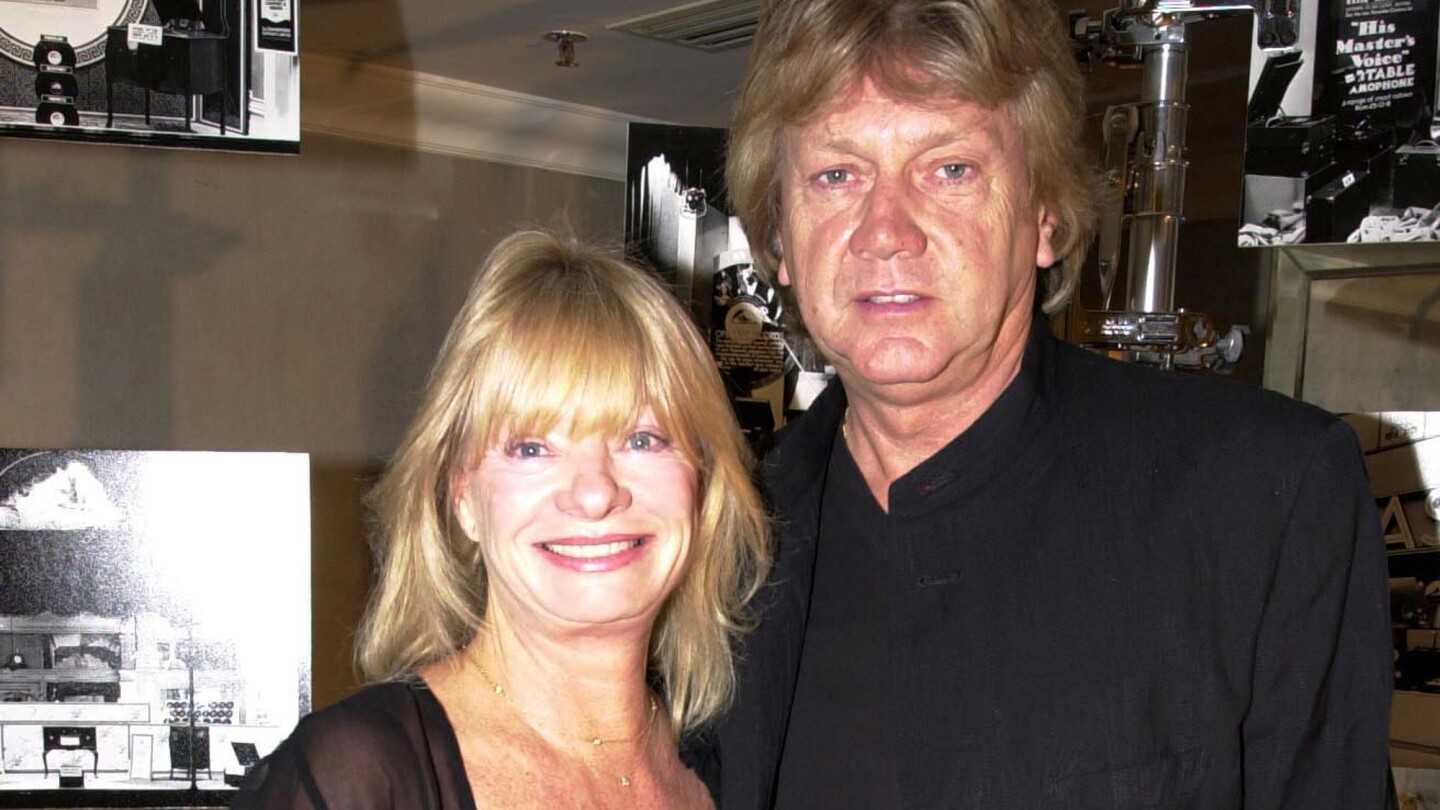 john-lodge,-singer-and-bassist-of-moody-blues-during-classic-era,-dies-at-82