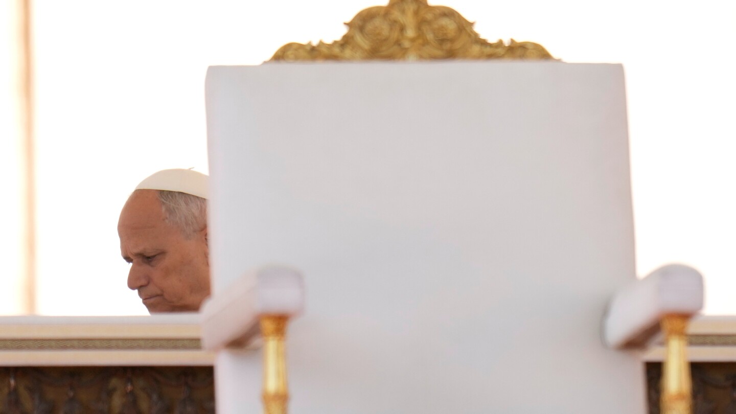 pope-meets-with-chicago-union-leaders,-urges-migrant-welcome-as-crackdown-underway-in-hometown