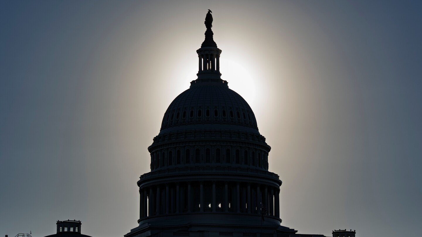 budget-office-says-‘substantial’-firings-of-federal-workers-have-started-in-government-shutdown