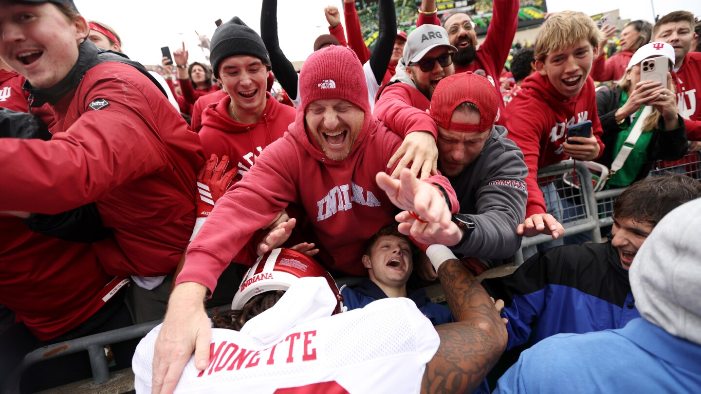 no.-3-indiana-has-its-highest-ranking-ever-in-ap-top-25,-texas,-usc-back-in-the-rankings