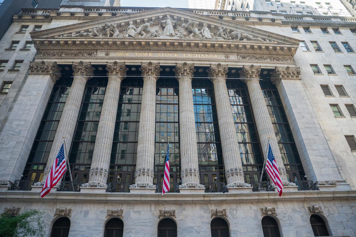 ‘companies-keep-crushing-their-earnings’:-why-wall-street-expects-ai-to-power-stocks-higher