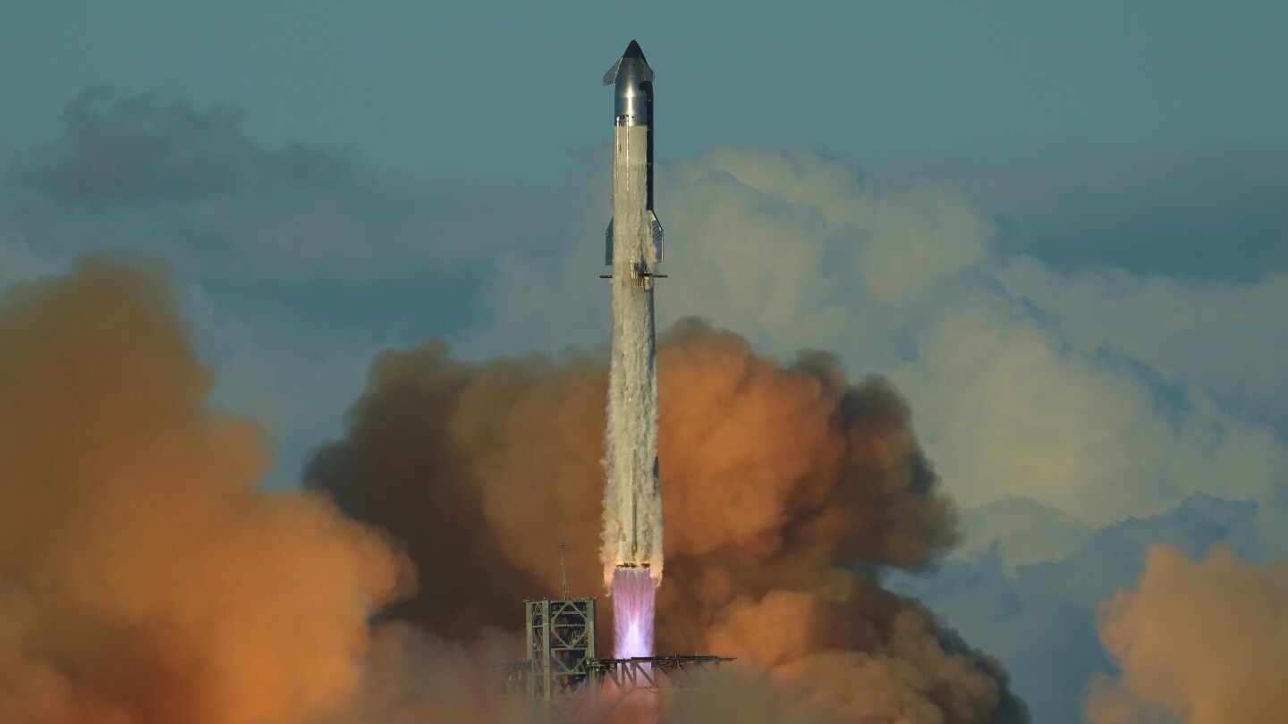 spacex-launches-the-11th-test-flight-of-its-mega-starship-rocket