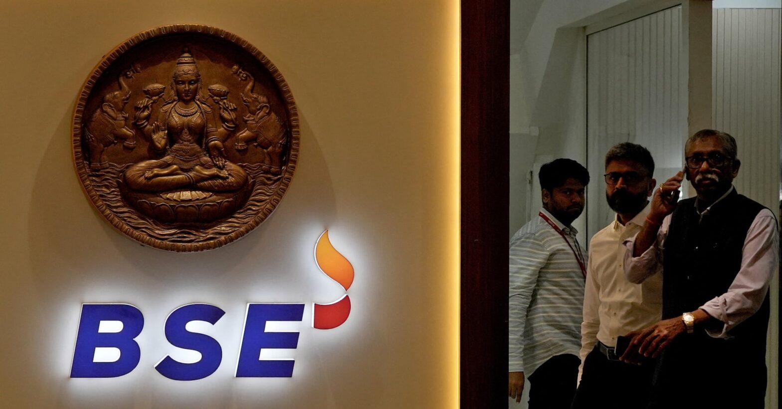 indian-shares-set-to-open-higher-on-hcltech-results,-soft-inflation