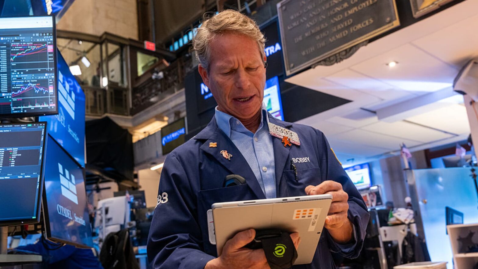 stock-futures-tick-higher-after-us.-china-trade-concerns-lead-to-tumultuous-session:-live-updates