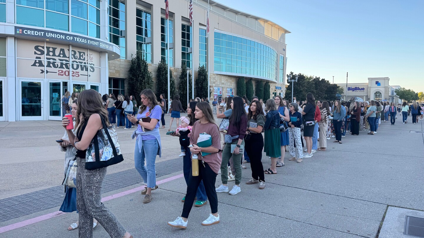 in-dallas,-6,700-women-rally-for-culture-war-battles-after-kirk’s-death