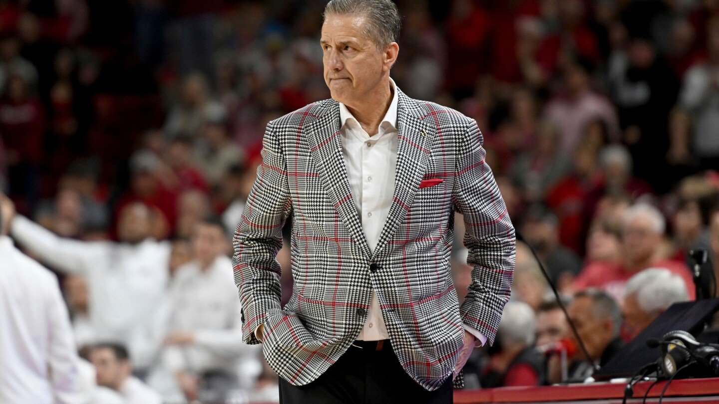 arkansas-coach-john-calipari-vows-to-retire-before-adopting-transactional-approach