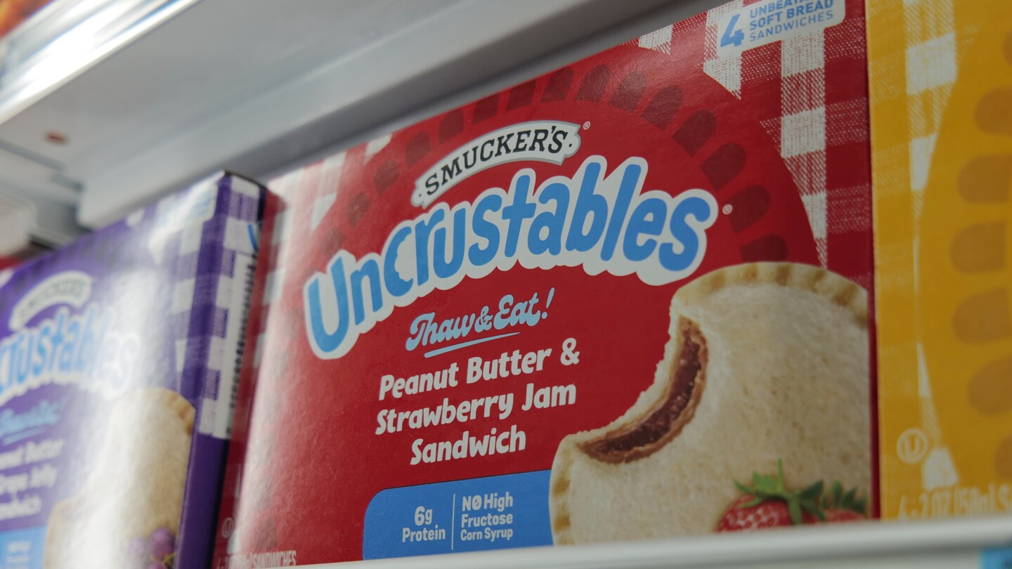 smucker-sues-trader-joe’s,-saying-its-new-pb&j-sandwiches-are-too-similar-to-uncrustables