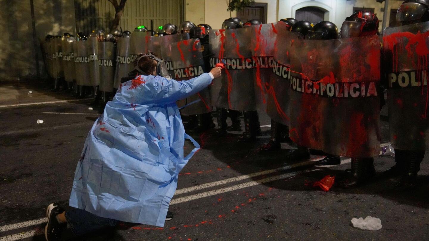 marcha-de-generacion-z-contra-nuevo-presidente-de-peru-deja-un-fallecido-y-mas-de-100-heridos