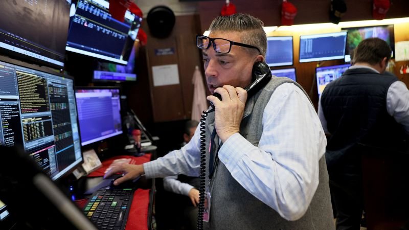 live-updates:-stocks-set-to-sink-sharply-again-as-fear-grips-wall-street
