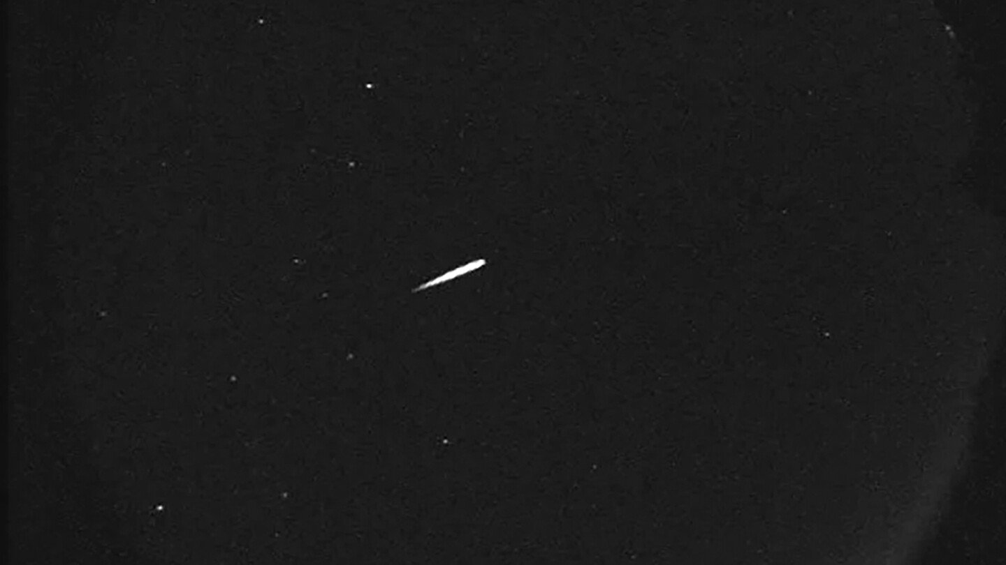 how-to-watch-the-orionid-meteor-shower,-debris-of-halley’s-comet