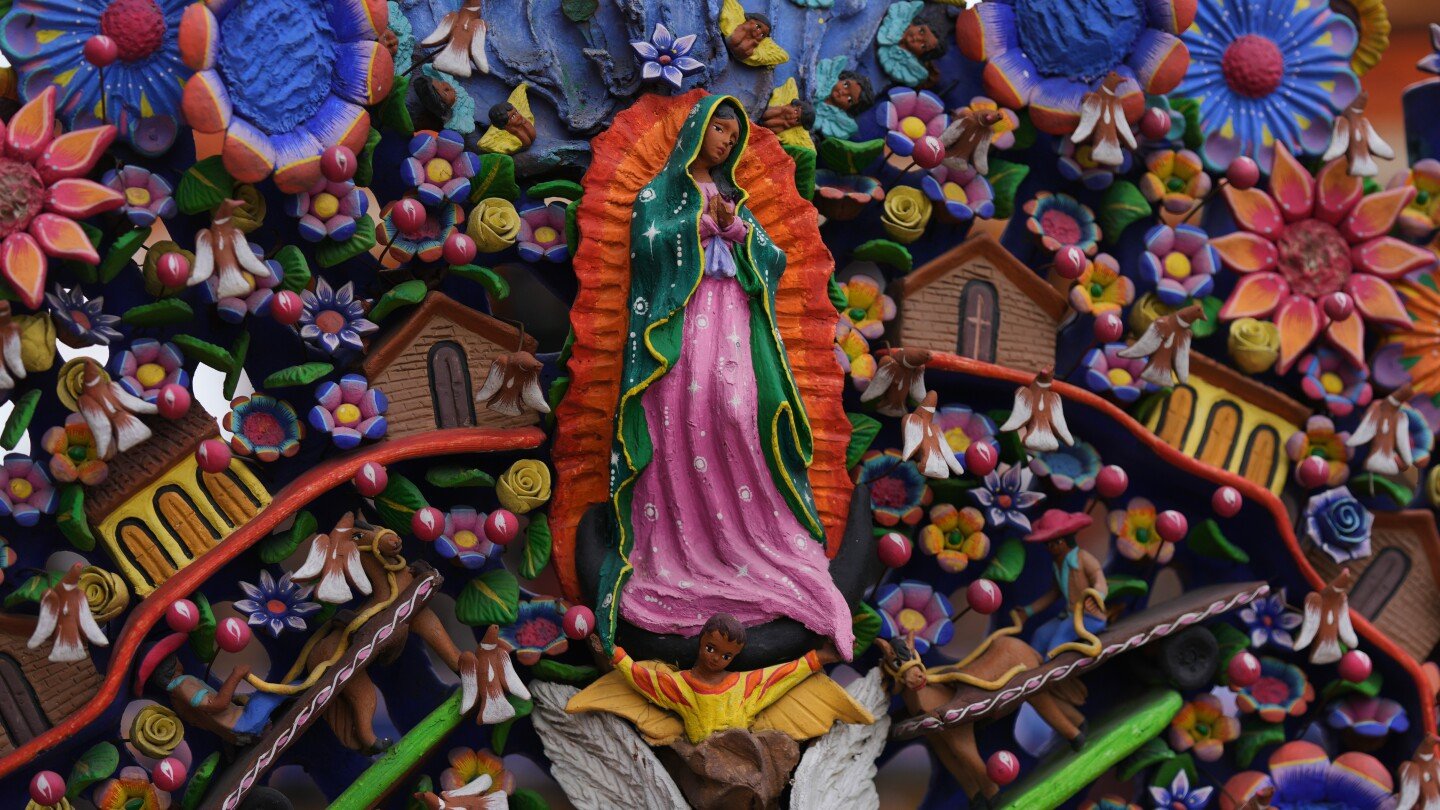 mexican-artisans-turn-clay-into-trees-of-life-that-are-celebrated-worldwide