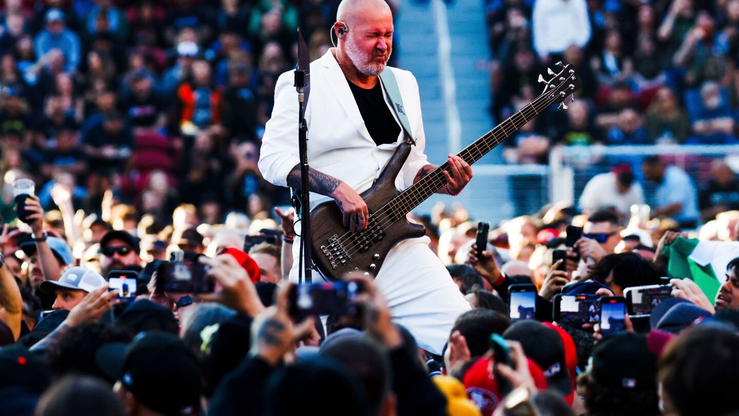 limp-bizkit-band-members-say-bass-player-sam-rivers-has-died