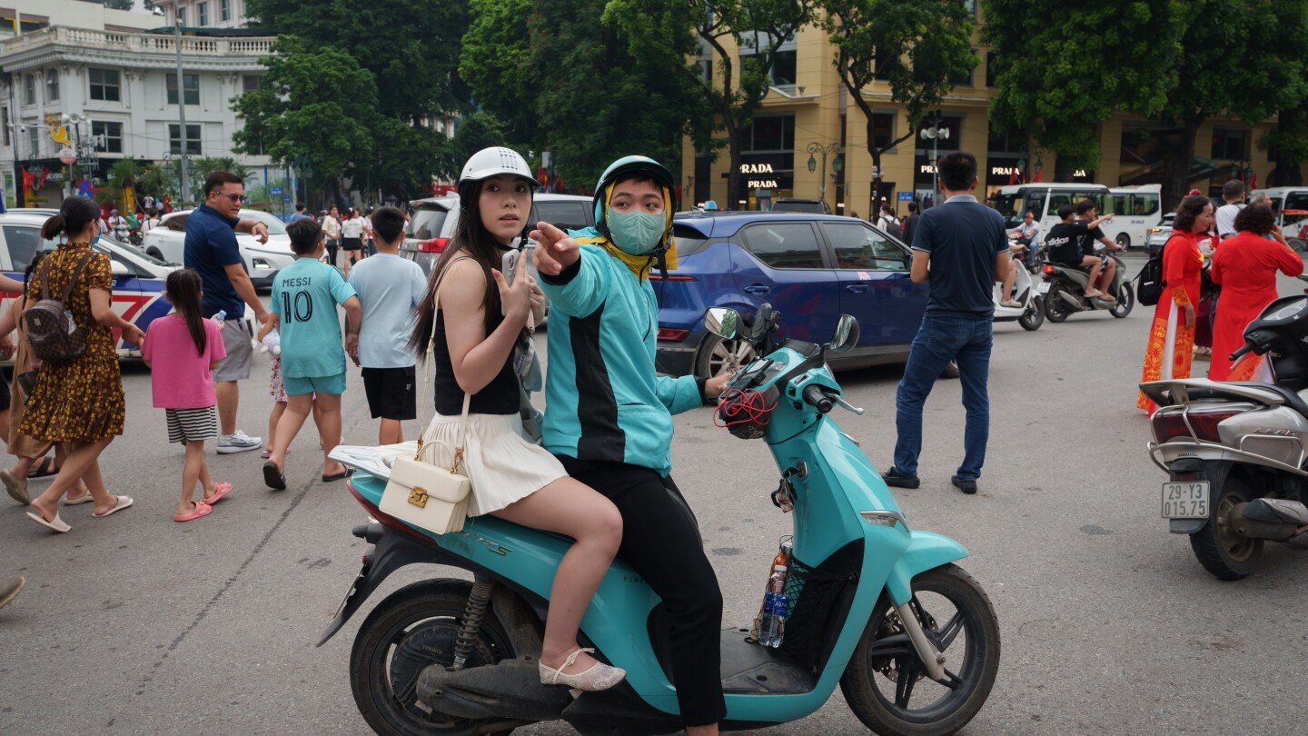 vietnam’s-love-affair-with-gas-bikes-is-colliding-with-a-new-electric-reality