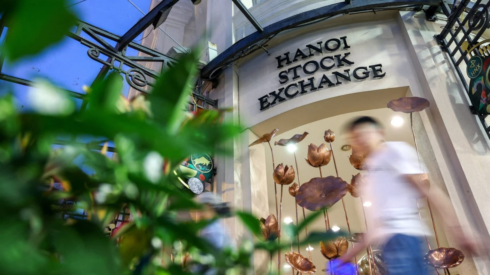 vietnamese-stocks-fall-sharply-after-regulator-points-to-violations-in-credit-market