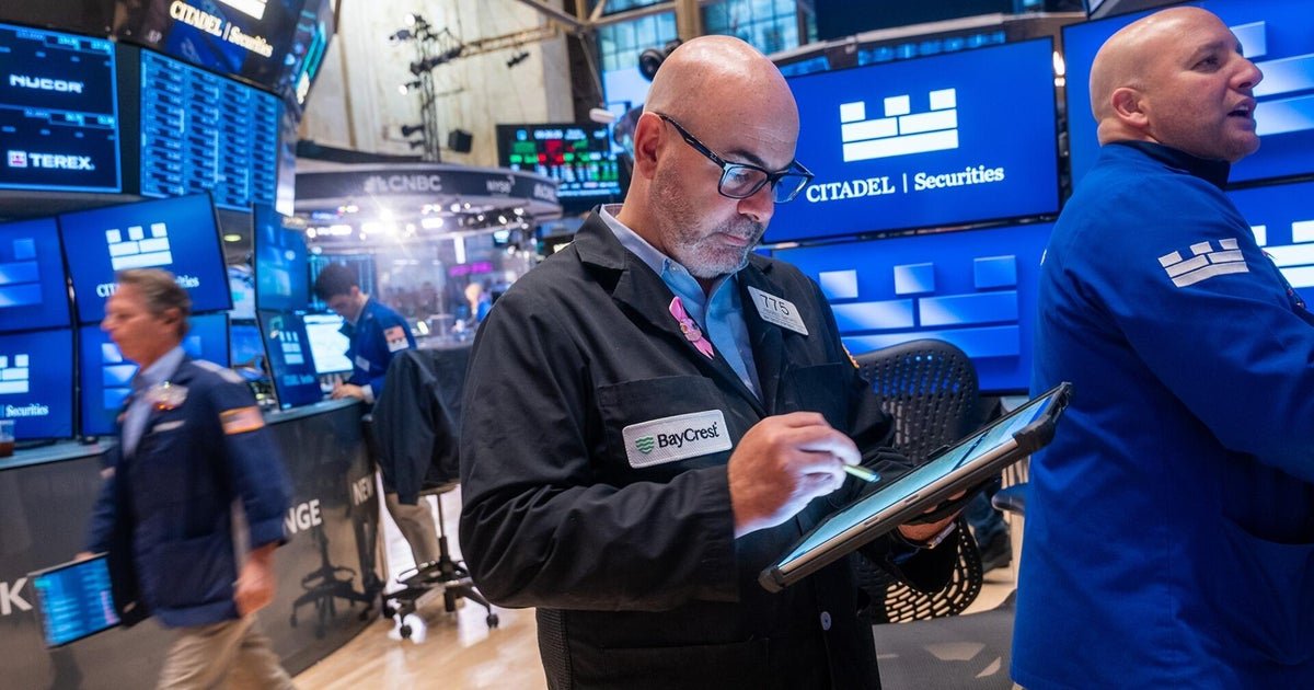 more-working-class-americans-investing-in-the-stock-market,-survey-finds