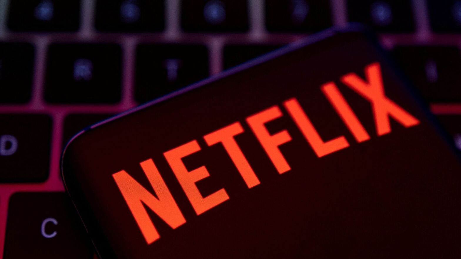 netflix-shares-fall-6.5%-after-missing-q3-earnings-estimates-–-what-led-to-the-drop?