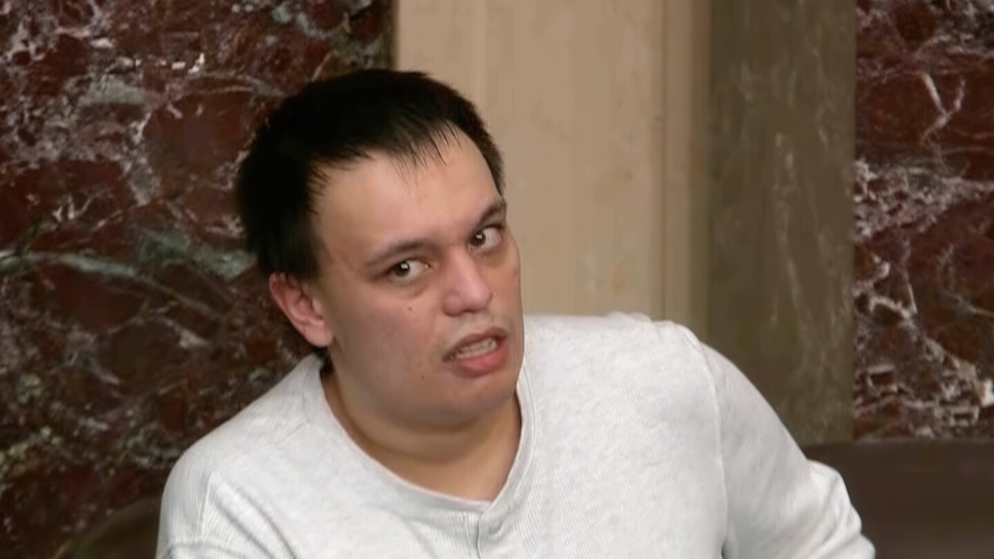 man-pardoned-after-storming-capitol-is-charged-with-threatening-to-kill-hakeem-jeffries