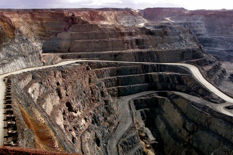 gold-falls-again-as-rally-comes-to-halt,-asian-markets-drop