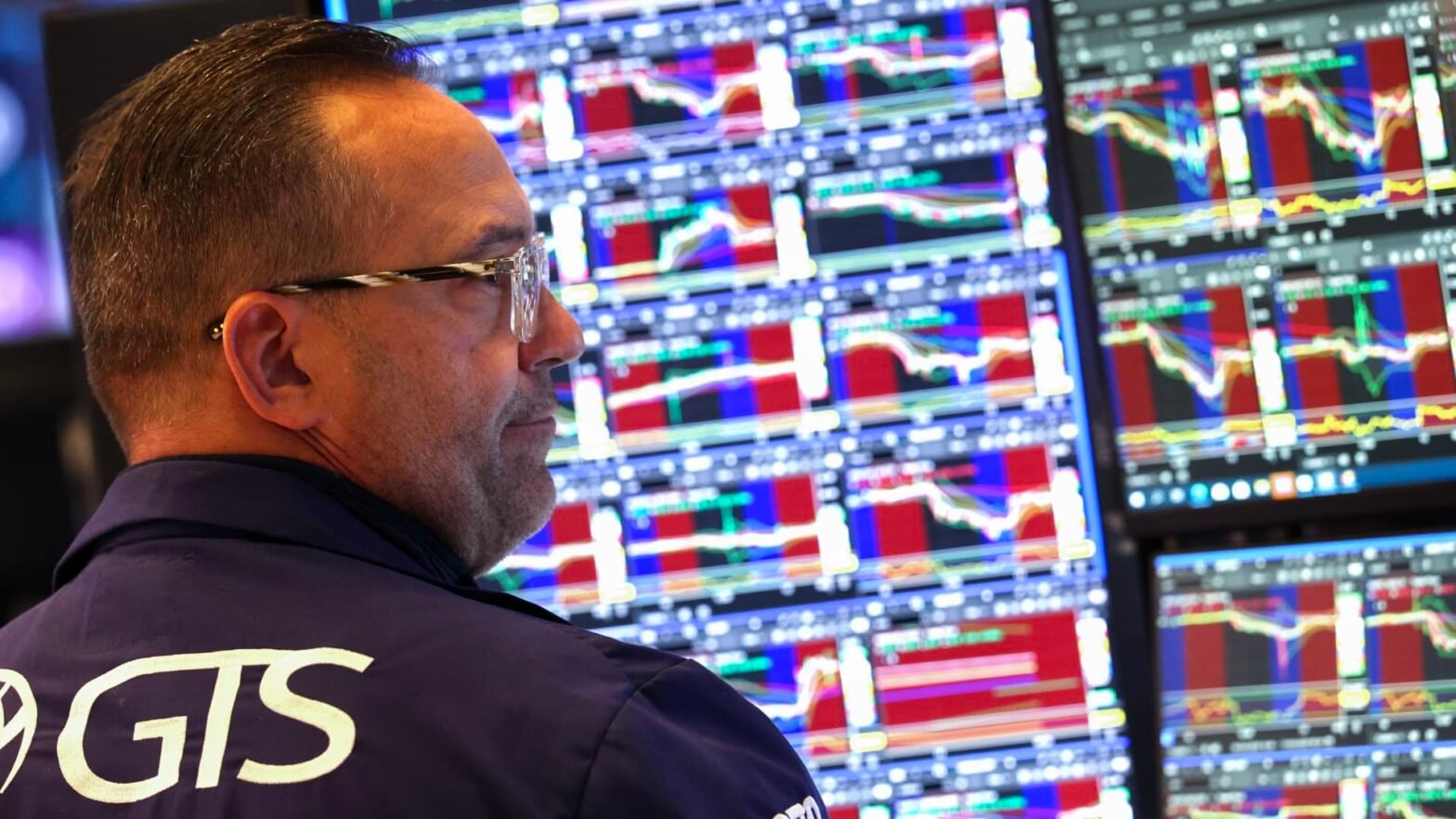 stock-futures-edge-lower-as-investors-digest-earnings,-trade-news:-live-updates