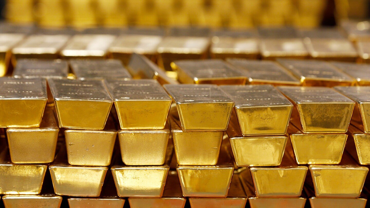 gold-prices-have-tumbled-from-recent-records.-what’s-behind-the-losses?