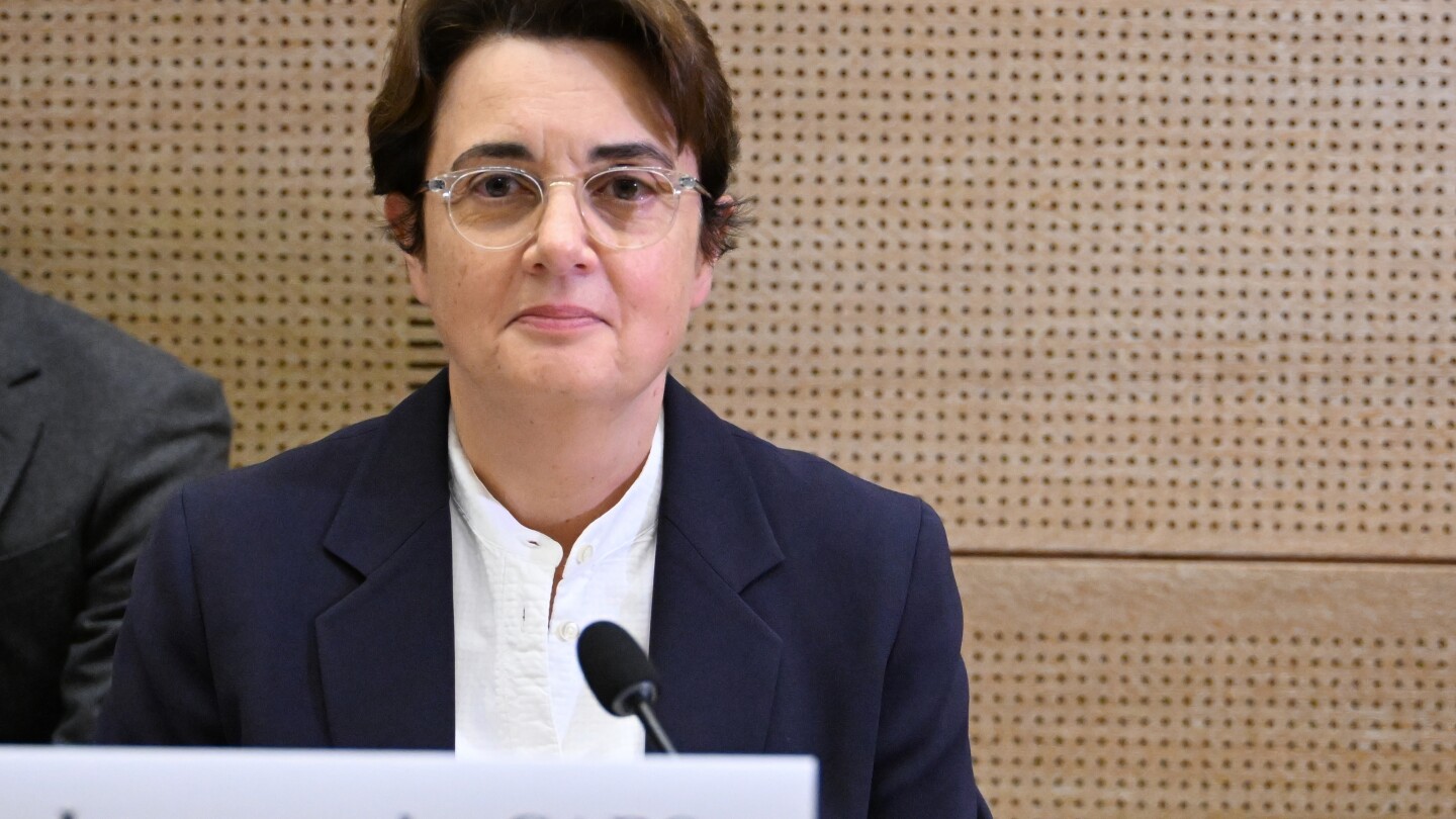 the-louvre-reopens-3-days-after-thieves-took-french-crown-jewels-in-daylight-heist