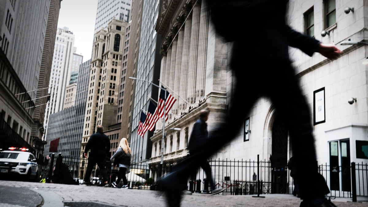 stock-market-today:-stocks-sink,-oil-surges-after-us.-imposes-new-russian-sanctions