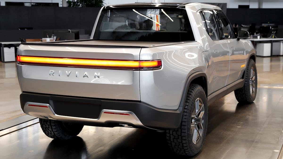 oil-rises-on-us-sanctions-on-russia,-rivian-to-lay-off-600-workers