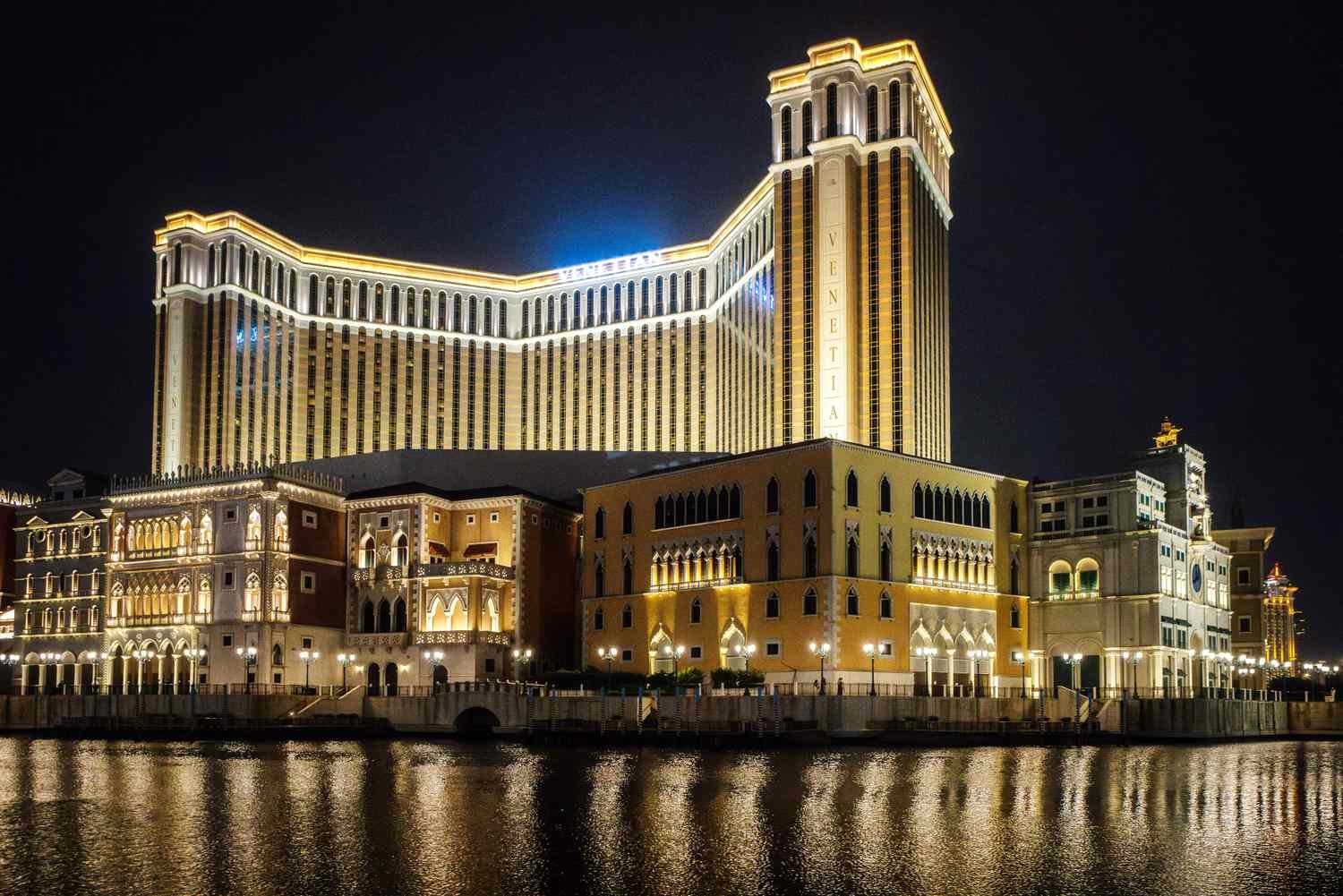 s&p-500-gains-and-losses-today:-las-vegas-sands-soars;-molina-healthcare-falls-as-medical-costs-mount