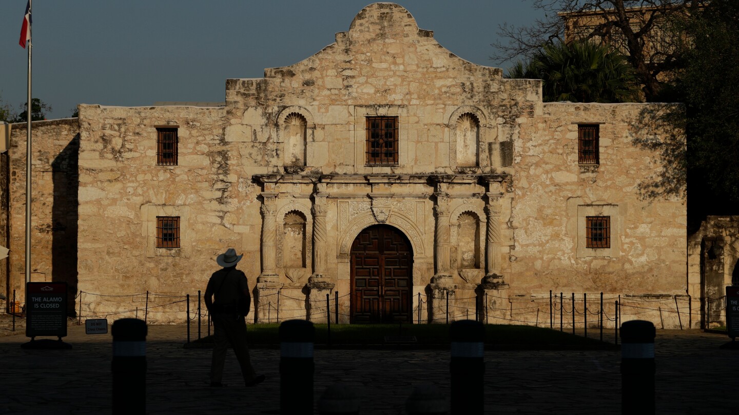 the-ceo-of-the-alamo’s-historic-site-has-resigned-after-a-top-texas-republican-criticized-her
