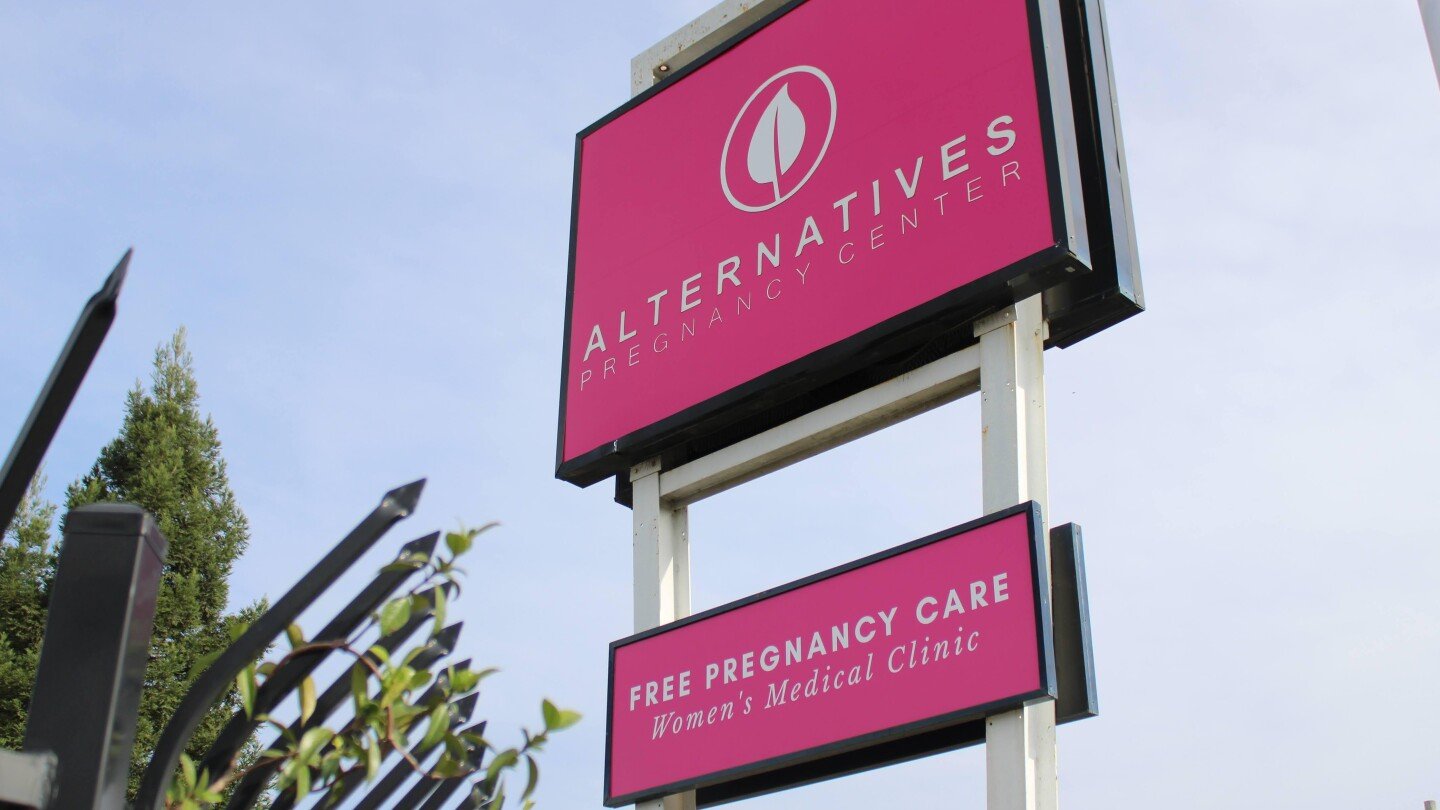more-anti-abortion-pregnancy-centers-offer-medical-services-as-planned-parenthood-clinics-close