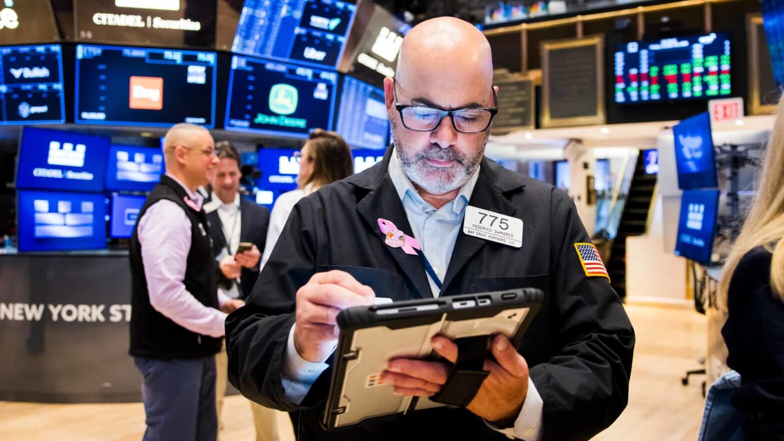 stock futures climb-ahead-of-big-tech-earnings,-widely-expected-fed-rate-cut:-live-updates