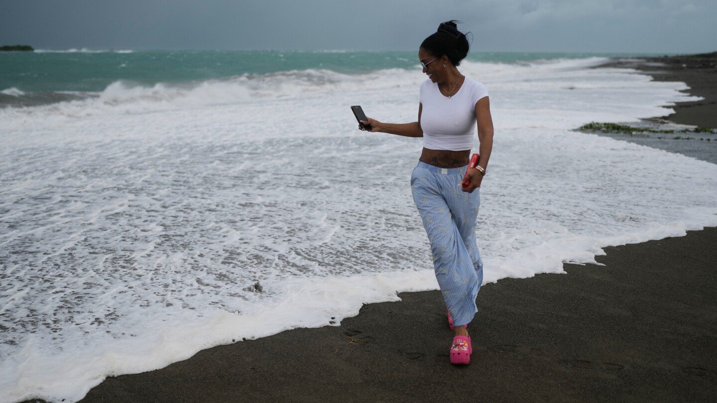 melissa-se-fortalece-a-huracan-categoria-3-y-amenaza-con-graves-inundaciones-en-jamaica-y-haiti