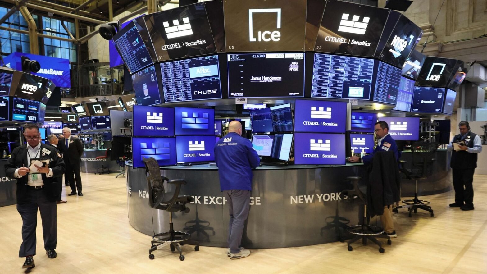 us-stock-market-today:-s&p-500,-dow-jones,-nasdaq-climb-to-record-high-on-optimism-over-us-china-trade-truce